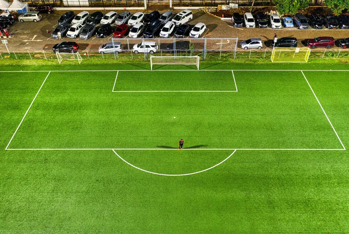 从铁血中卫到后防指挥官胡梅尔斯如何定义德国足球防线传奇时代